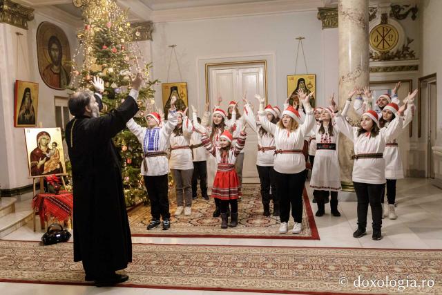 (Foto) Liceul Tehnologic Special „Vasile Pavelcu” din Iași – Colindători la Reședința Mitropolitană 2024