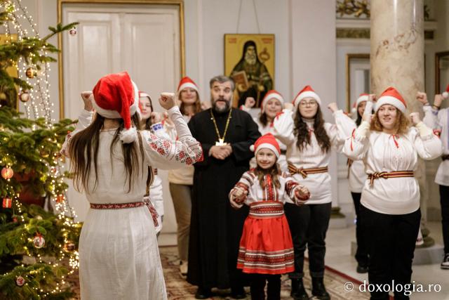 (Foto) Liceul Tehnologic Special „Vasile Pavelcu” din Iași – Colindători la Reședința Mitropolitană 2024