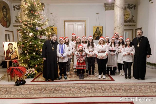 (Foto) Liceul Tehnologic Special „Vasile Pavelcu” din Iași – Colindători la Reședința Mitropolitană 2024
