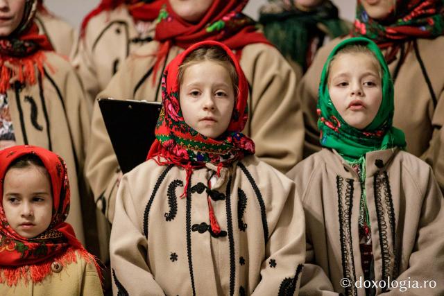 (Foto) Parohia Cristești – Colindători la Reședința Mitropolitană 2024