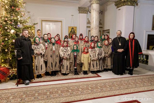 (Foto) Parohia Cristești – Colindători la Reședința Mitropolitană 2024