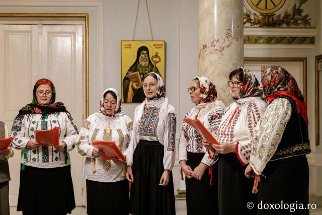 (Foto) Parohia Ionășeni – Colindători la Reședința Mitropolitană 2024