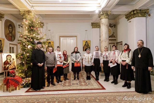(Foto) Parohia Ionășeni – Colindători la Reședința Mitropolitană 2024