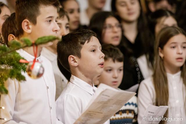 (Foto) Parohia Păușești – Colindători la Reședința Mitropolitană 2024