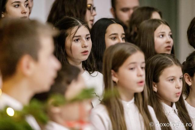 (Foto) Parohia Păușești – Colindători la Reședința Mitropolitană 2024