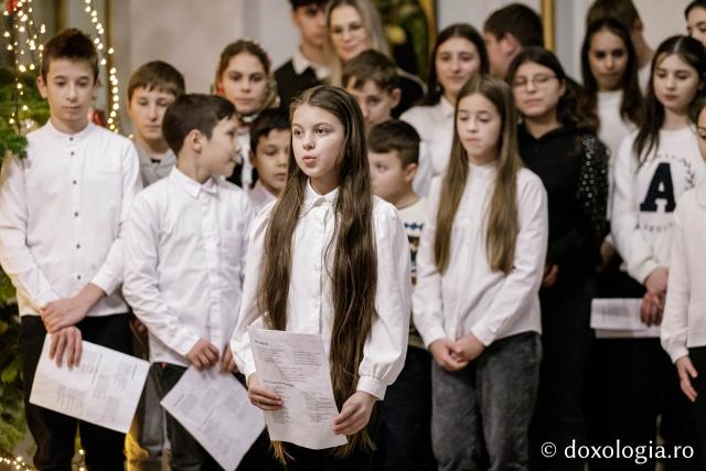 (Foto) Parohia Păușești – Colindători la Reședința Mitropolitană 2024