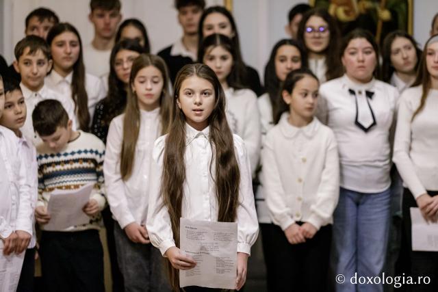 (Foto) Parohia Păușești – Colindători la Reședința Mitropolitană 2024