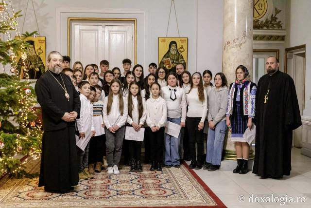 (Foto) Parohia Păușești – Colindători la Reședința Mitropolitană 2024