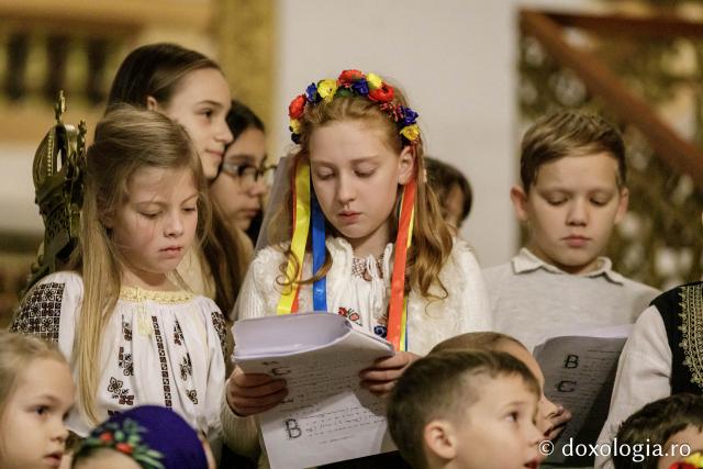 Parohiile Talpalari și Sf. Andrei din Iași – Colindători la Reședința Mitropolitană 2024