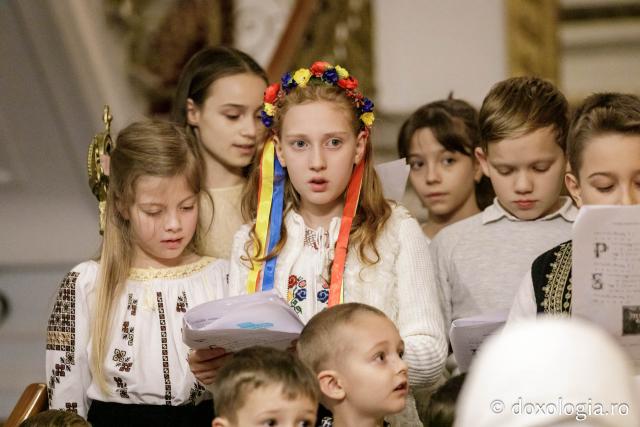 Parohiile Talpalari și Sf. Andrei din Iași – Colindători la Reședința Mitropolitană 2024