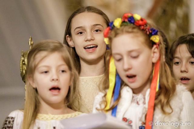 Parohiile Talpalari și Sf. Andrei din Iași – Colindători la Reședința Mitropolitană 2024