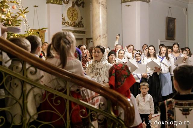 Parohiile Talpalari și Sf. Andrei din Iași – Colindători la Reședința Mitropolitană 2024