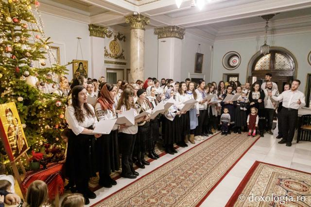 Parohiile Talpalari și Sf. Andrei din Iași – Colindători la Reședința Mitropolitană 2024