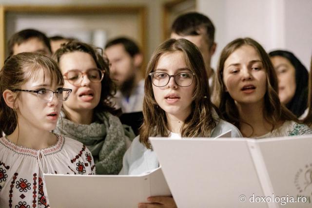 Parohiile Talpalari și Sf. Andrei din Iași – Colindători la Reședința Mitropolitană 2024