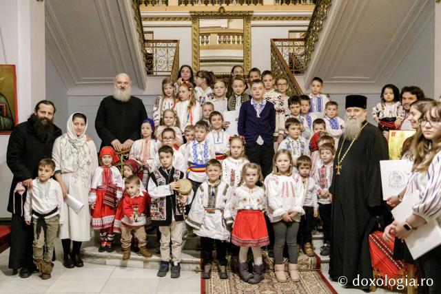 Parohiile Talpalari și Sf. Andrei din Iași – Colindători la Reședința Mitropolitană 2024