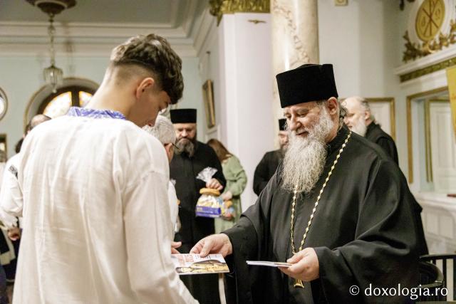 Parohiile Talpalari și Sf. Andrei din Iași – Colindători la Reședința Mitropolitană 2024