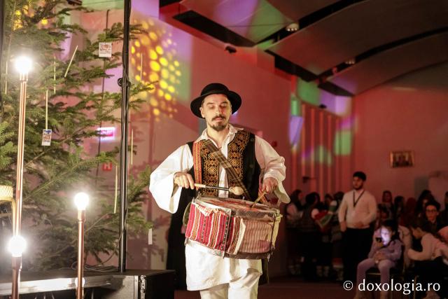 Concertul de colinde al Mitropoliei Moldovei și Bucovinei „Betleemul a deschis Edenul” / foto: Oana Nechifor (Foto) „Betleemul a deschis Edenul”: Peste 1000 de ieșeni au trăit bucuria Nașterii Domnului la Concertul de colinde al Mitropoliei Moldovei și Bucovinei