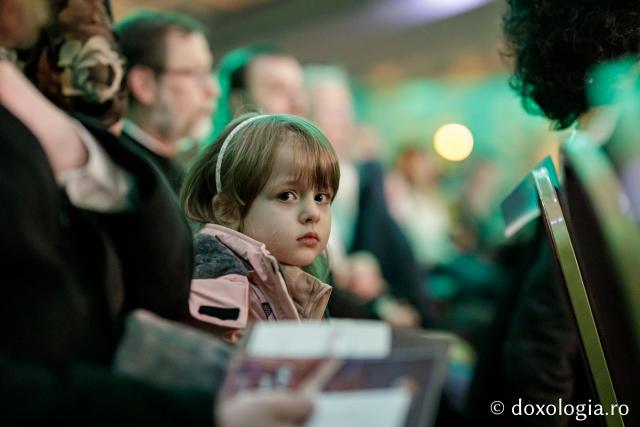 Concertul de colinde al Mitropoliei Moldovei și Bucovinei „Betleemul a deschis Edenul” / foto: Oana Nechifor (Foto) „Betleemul a deschis Edenul”: Peste 1000 de ieșeni au trăit bucuria Nașterii Domnului la Concertul de colinde al Mitropoliei Moldovei și Bucovinei