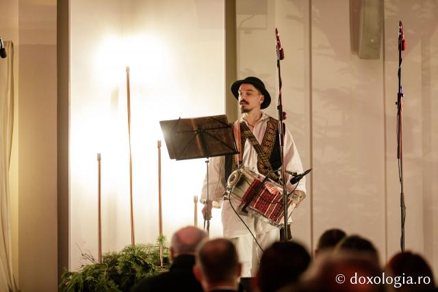 Concertul de colinde al Mitropoliei Moldovei și Bucovinei „Betleemul a deschis Edenul” / foto: Oana Nechifor (Foto) „Betleemul a deschis Edenul”: Peste 1000 de ieșeni au trăit bucuria Nașterii Domnului la Concertul de colinde al Mitropoliei Moldovei și Bucovinei