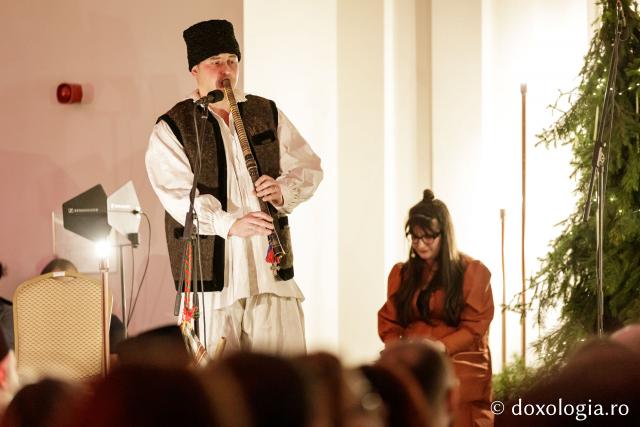 Concertul de colinde al Mitropoliei Moldovei și Bucovinei „Betleemul a deschis Edenul” / foto: Oana Nechifor (Foto) „Betleemul a deschis Edenul”: Peste 1000 de ieșeni au trăit bucuria Nașterii Domnului la Concertul de colinde al Mitropoliei Moldovei și Bucovinei