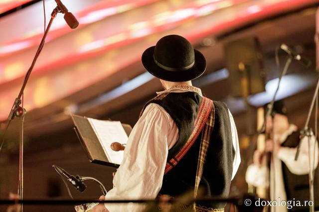 Concertul de colinde al Mitropoliei Moldovei și Bucovinei „Betleemul a deschis Edenul” / foto: Oana Nechifor (Foto) „Betleemul a deschis Edenul”: Peste 1000 de ieșeni au trăit bucuria Nașterii Domnului la Concertul de colinde al Mitropoliei Moldovei și Bucovinei