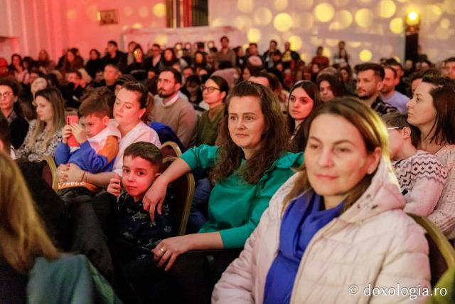 Concertul de colinde al Mitropoliei Moldovei și Bucovinei „Betleemul a deschis Edenul” / foto: Oana Nechifor (Foto) „Betleemul a deschis Edenul”: Peste 1000 de ieșeni au trăit bucuria Nașterii Domnului la Concertul de colinde al Mitropoliei Moldovei și Bucovinei