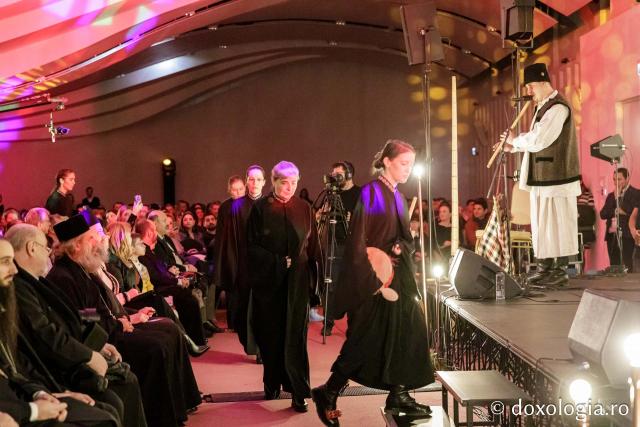 Concertul de colinde al Mitropoliei Moldovei și Bucovinei „Betleemul a deschis Edenul” / foto: Oana Nechifor (Foto) „Betleemul a deschis Edenul”: Peste 1000 de ieșeni au trăit bucuria Nașterii Domnului la Concertul de colinde al Mitropoliei Moldovei și Bucovinei