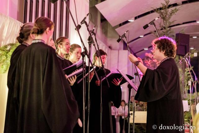 Concertul de colinde al Mitropoliei Moldovei și Bucovinei „Betleemul a deschis Edenul” / foto: Oana Nechifor (Foto) „Betleemul a deschis Edenul”: Peste 1000 de ieșeni au trăit bucuria Nașterii Domnului la Concertul de colinde al Mitropoliei Moldovei și Bucovinei