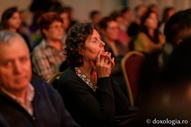 Concertul de colinde al Mitropoliei Moldovei și Bucovinei „Betleemul a deschis Edenul” / foto: Oana Nechifor (Foto) „Betleemul a deschis Edenul”: Peste 1000 de ieșeni au trăit bucuria Nașterii Domnului la Concertul de colinde al Mitropoliei Moldovei și Bucovinei