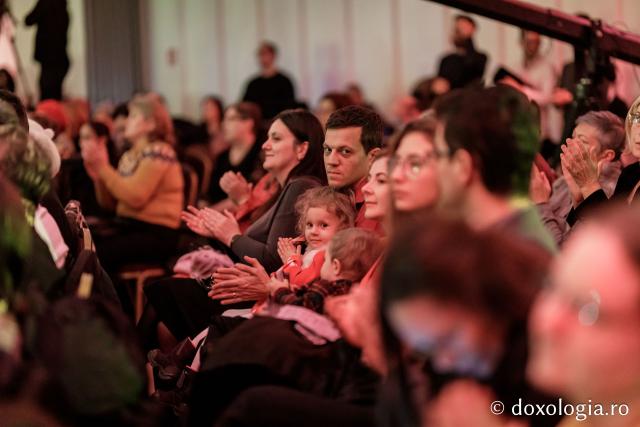 Concertul de colinde al Mitropoliei Moldovei și Bucovinei „Betleemul a deschis Edenul” / foto: Oana Nechifor (Foto) „Betleemul a deschis Edenul”: Peste 1000 de ieșeni au trăit bucuria Nașterii Domnului la Concertul de colinde al Mitropoliei Moldovei și Bucovinei
