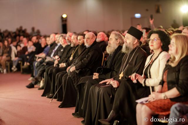 Concertul de colinde al Mitropoliei Moldovei și Bucovinei „Betleemul a deschis Edenul” / foto: Oana Nechifor (Foto) „Betleemul a deschis Edenul”: Peste 1000 de ieșeni au trăit bucuria Nașterii Domnului la Concertul de colinde al Mitropoliei Moldovei și Bucovinei