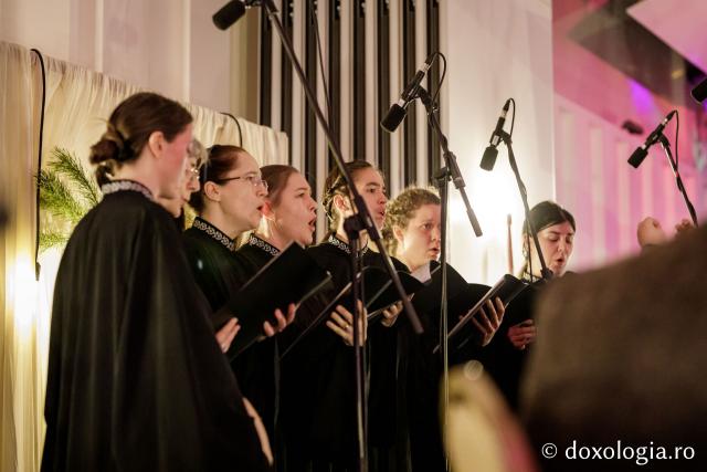 Concertul de colinde al Mitropoliei Moldovei și Bucovinei „Betleemul a deschis Edenul” / foto: Oana Nechifor (Foto) „Betleemul a deschis Edenul”: Peste 1000 de ieșeni au trăit bucuria Nașterii Domnului la Concertul de colinde al Mitropoliei Moldovei și Bucovinei