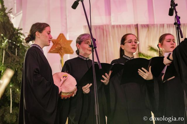 Concertul de colinde al Mitropoliei Moldovei și Bucovinei „Betleemul a deschis Edenul” / foto: Oana Nechifor (Foto) „Betleemul a deschis Edenul”: Peste 1000 de ieșeni au trăit bucuria Nașterii Domnului la Concertul de colinde al Mitropoliei Moldovei și Bucovinei