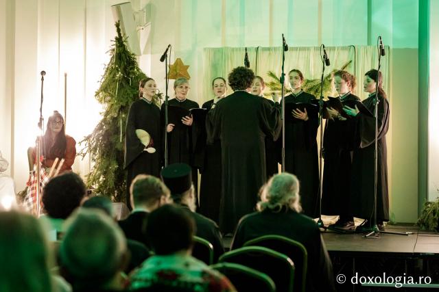 Concertul de colinde al Mitropoliei Moldovei și Bucovinei „Betleemul a deschis Edenul” / foto: Oana Nechifor (Foto) „Betleemul a deschis Edenul”: Peste 1000 de ieșeni au trăit bucuria Nașterii Domnului la Concertul de colinde al Mitropoliei Moldovei și Bucovinei
