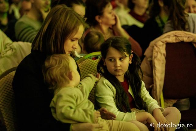 Concertul de colinde al Mitropoliei Moldovei și Bucovinei „Betleemul a deschis Edenul” / foto: Oana Nechifor (Foto) „Betleemul a deschis Edenul”: Peste 1000 de ieșeni au trăit bucuria Nașterii Domnului la Concertul de colinde al Mitropoliei Moldovei și Bucovinei