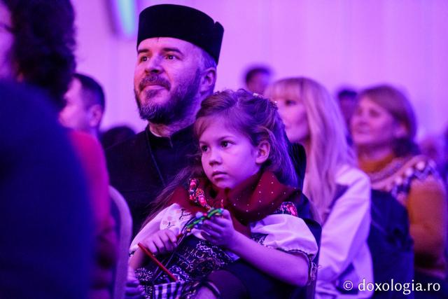 Concertul de colinde al Mitropoliei Moldovei și Bucovinei „Betleemul a deschis Edenul” / foto: Oana Nechifor (Foto) „Betleemul a deschis Edenul”: Peste 1000 de ieșeni au trăit bucuria Nașterii Domnului la Concertul de colinde al Mitropoliei Moldovei și Bucovinei