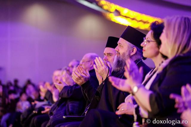 Concertul de colinde al Mitropoliei Moldovei și Bucovinei „Betleemul a deschis Edenul” / foto: Oana Nechifor (Foto) „Betleemul a deschis Edenul”: Peste 1000 de ieșeni au trăit bucuria Nașterii Domnului la Concertul de colinde al Mitropoliei Moldovei și Bucovinei