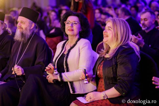 Concertul de colinde al Mitropoliei Moldovei și Bucovinei „Betleemul a deschis Edenul” / foto: Oana Nechifor (Foto) „Betleemul a deschis Edenul”: Peste 1000 de ieșeni au trăit bucuria Nașterii Domnului la Concertul de colinde al Mitropoliei Moldovei și Bucovinei