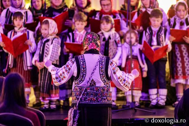 Concertul de colinde al Mitropoliei Moldovei și Bucovinei „Betleemul a deschis Edenul” / foto: Oana Nechifor (Foto) „Betleemul a deschis Edenul”: Peste 1000 de ieșeni au trăit bucuria Nașterii Domnului la Concertul de colinde al Mitropoliei Moldovei și Bucovinei
