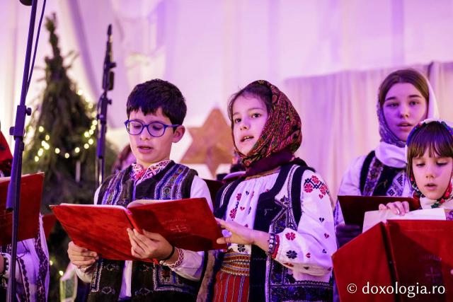 Concertul de colinde al Mitropoliei Moldovei și Bucovinei „Betleemul a deschis Edenul” / foto: Oana Nechifor (Foto) „Betleemul a deschis Edenul”: Peste 1000 de ieșeni au trăit bucuria Nașterii Domnului la Concertul de colinde al Mitropoliei Moldovei și Bucovinei