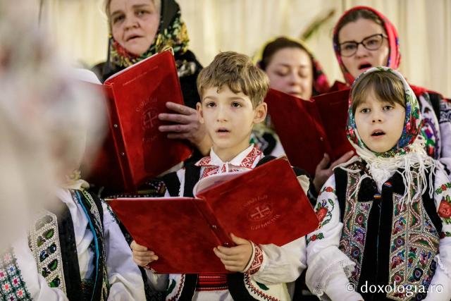 Concertul de colinde al Mitropoliei Moldovei și Bucovinei „Betleemul a deschis Edenul” / foto: Oana Nechifor (Foto) „Betleemul a deschis Edenul”: Peste 1000 de ieșeni au trăit bucuria Nașterii Domnului la Concertul de colinde al Mitropoliei Moldovei și Bucovinei