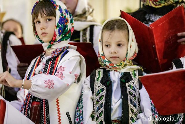 Concertul de colinde al Mitropoliei Moldovei și Bucovinei „Betleemul a deschis Edenul” / foto: Oana Nechifor (Foto) „Betleemul a deschis Edenul”: Peste 1000 de ieșeni au trăit bucuria Nașterii Domnului la Concertul de colinde al Mitropoliei Moldovei și Bucovinei