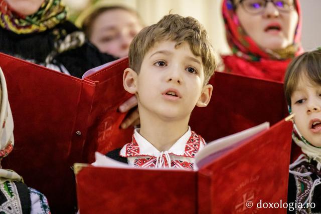 Concertul de colinde al Mitropoliei Moldovei și Bucovinei „Betleemul a deschis Edenul” / foto: Oana Nechifor (Foto) „Betleemul a deschis Edenul”: Peste 1000 de ieșeni au trăit bucuria Nașterii Domnului la Concertul de colinde al Mitropoliei Moldovei și Bucovinei