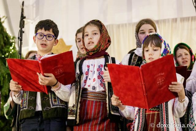 Concertul de colinde al Mitropoliei Moldovei și Bucovinei „Betleemul a deschis Edenul” / foto: Oana Nechifor (Foto) „Betleemul a deschis Edenul”: Peste 1000 de ieșeni au trăit bucuria Nașterii Domnului la Concertul de colinde al Mitropoliei Moldovei și Bucovinei