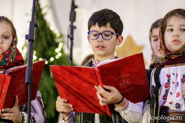 Concertul de colinde al Mitropoliei Moldovei și Bucovinei „Betleemul a deschis Edenul” / foto: Oana Nechifor (Foto) „Betleemul a deschis Edenul”: Peste 1000 de ieșeni au trăit bucuria Nașterii Domnului la Concertul de colinde al Mitropoliei Moldovei și Bucovinei