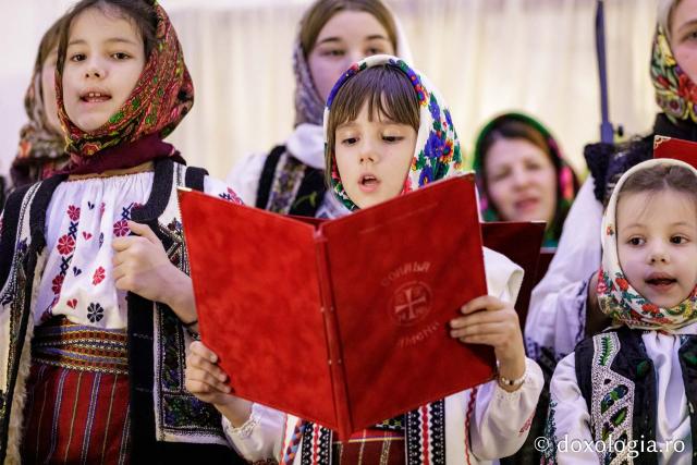 Concertul de colinde al Mitropoliei Moldovei și Bucovinei „Betleemul a deschis Edenul” / foto: Oana Nechifor (Foto) „Betleemul a deschis Edenul”: Peste 1000 de ieșeni au trăit bucuria Nașterii Domnului la Concertul de colinde al Mitropoliei Moldovei și Bucovinei