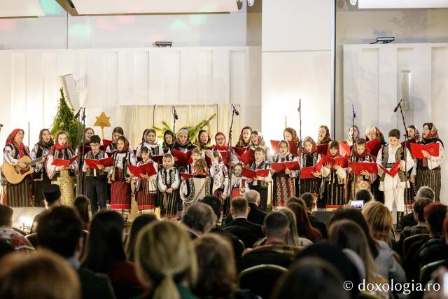 Concertul de colinde al Mitropoliei Moldovei și Bucovinei „Betleemul a deschis Edenul” / foto: Oana Nechifor (Foto) „Betleemul a deschis Edenul”: Peste 1000 de ieșeni au trăit bucuria Nașterii Domnului la Concertul de colinde al Mitropoliei Moldovei și Bucovinei