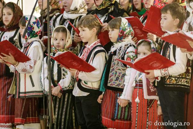 Concertul de colinde al Mitropoliei Moldovei și Bucovinei „Betleemul a deschis Edenul” / foto: Oana Nechifor (Foto) „Betleemul a deschis Edenul”: Peste 1000 de ieșeni au trăit bucuria Nașterii Domnului la Concertul de colinde al Mitropoliei Moldovei și Bucovinei