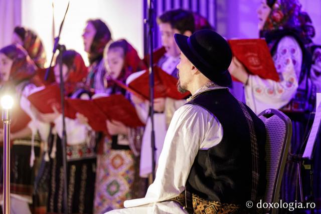 Concertul de colinde al Mitropoliei Moldovei și Bucovinei „Betleemul a deschis Edenul” / foto: Oana Nechifor (Foto) „Betleemul a deschis Edenul”: Peste 1000 de ieșeni au trăit bucuria Nașterii Domnului la Concertul de colinde al Mitropoliei Moldovei și Bucovinei