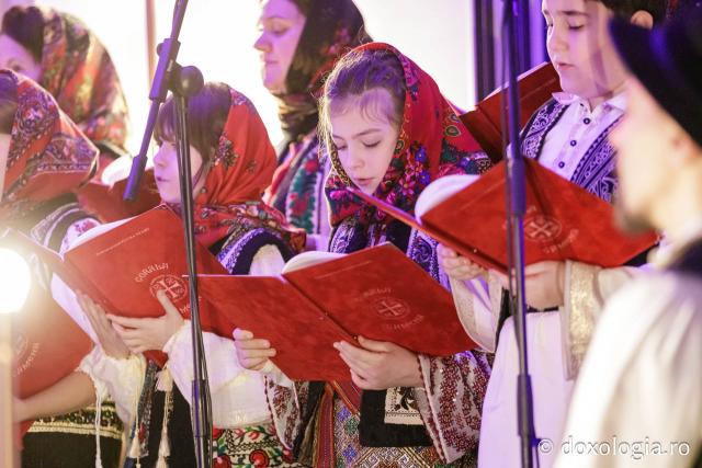 Concertul de colinde al Mitropoliei Moldovei și Bucovinei „Betleemul a deschis Edenul” / foto: Oana Nechifor (Foto) „Betleemul a deschis Edenul”: Peste 1000 de ieșeni au trăit bucuria Nașterii Domnului la Concertul de colinde al Mitropoliei Moldovei și Bucovinei